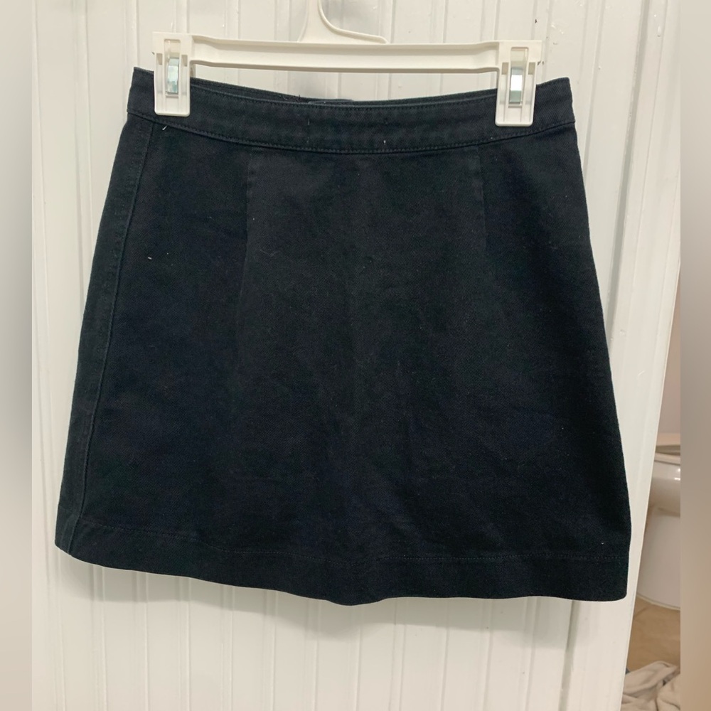 Black Button-Front Mini Skirt - Picture 2 of 4